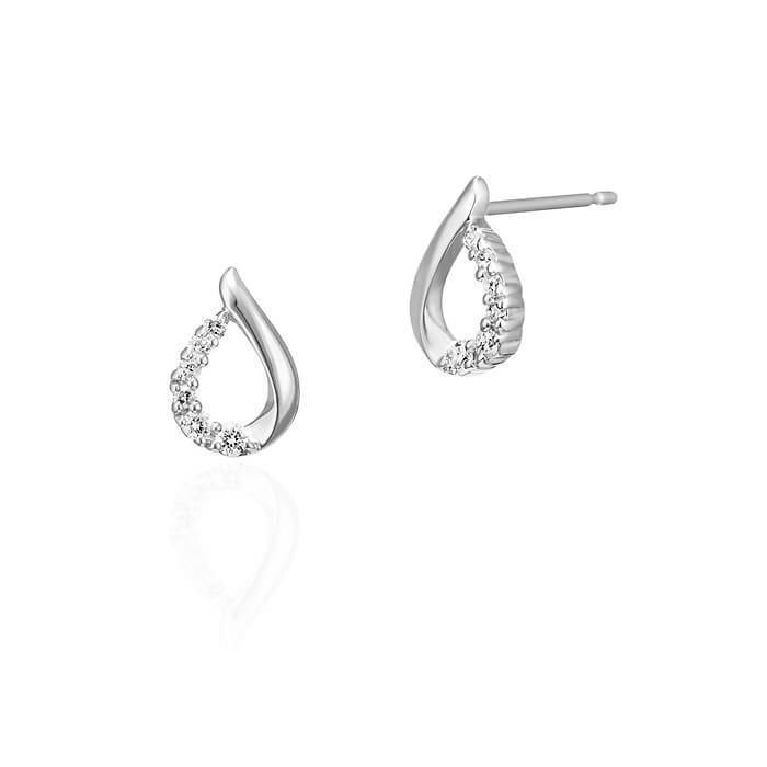 21年 社会人の彼女に贈るクリスマスプレゼント 想いを込めたジュエリーの選び方