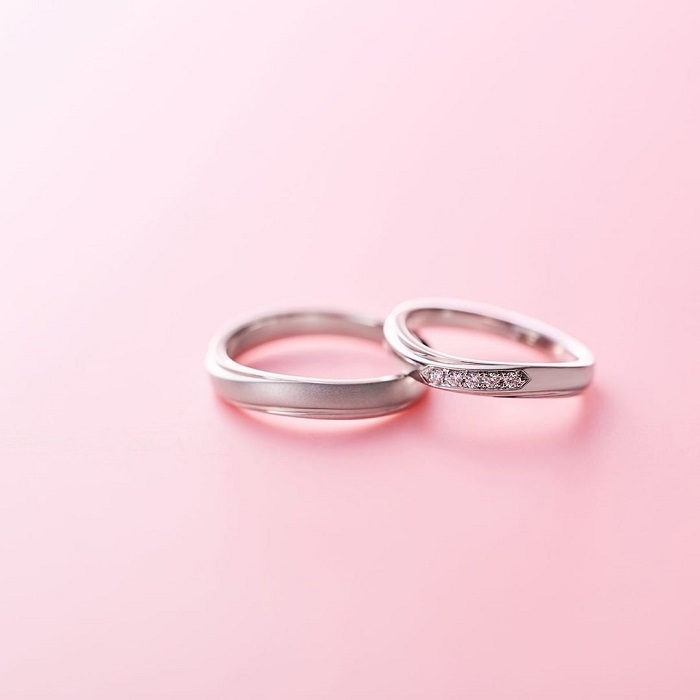 並ぶ4℃の結婚指輪