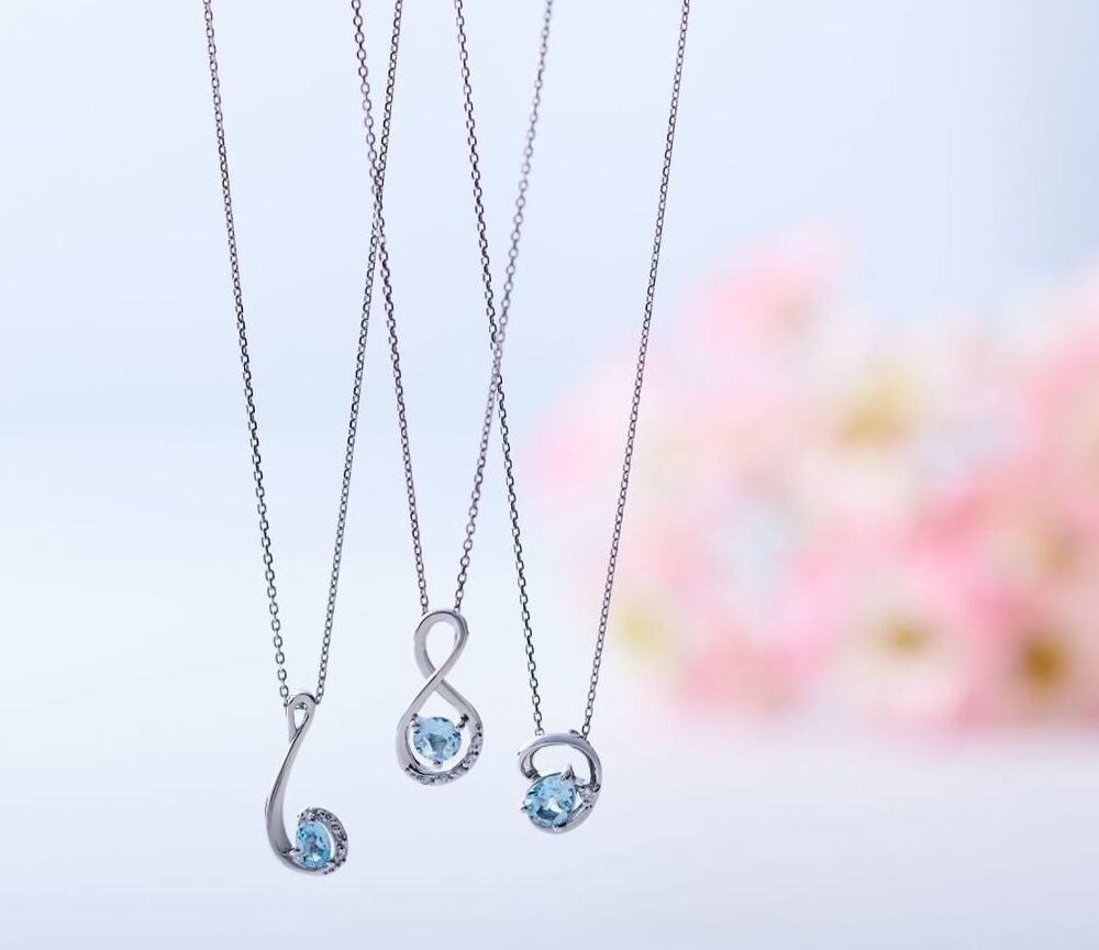4℃の3本のアクアマリンネックレス