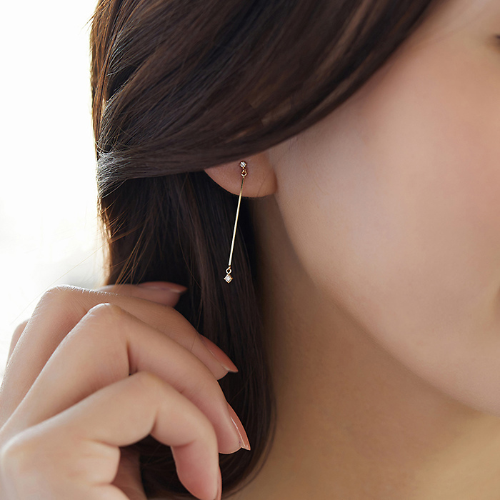 優雅に揺れるピアスで顔周りを華やかに デザインの種類や人気のアイテムを紹介