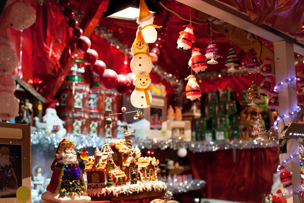 雑貨を販売しているクリスマスマーケットの店