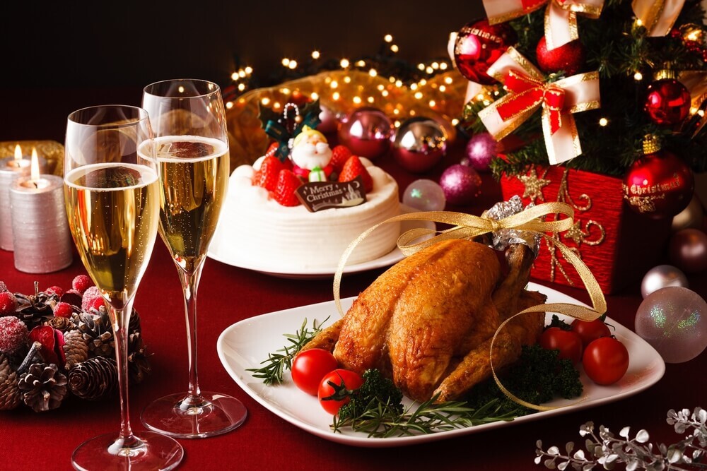 食卓の上に用意されたクリスマスディナー