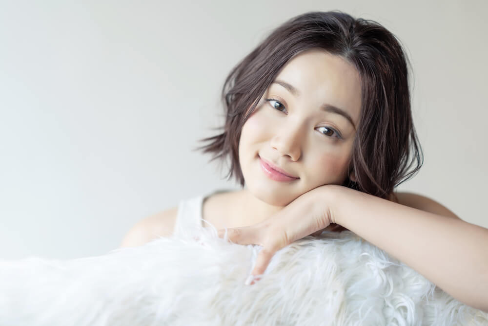 ショートヘアの女性